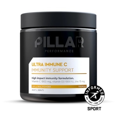 Frasco preto de suplemento ULTRA IMMUNE C da PILLAR PERFORMANCE com etiqueta branca e detalhes laranja e preto