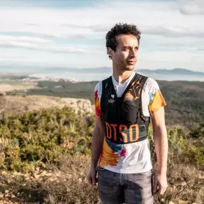 TRAIL RUNNING BACKPACK BLACK & ORANGE TRAIL RUNNING BACKPACK BLACK & ORANGE