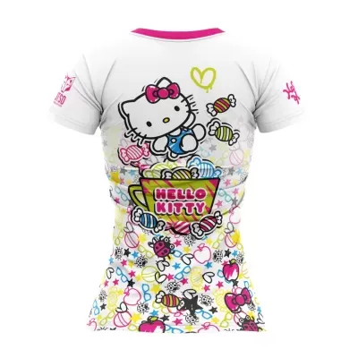T-shirt branca com estampa colorida da Hello Kitty e doces