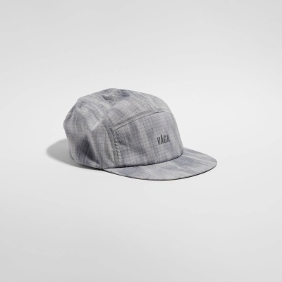 Boné cinzento com padrão quadriculado e logo VÅGA na frente