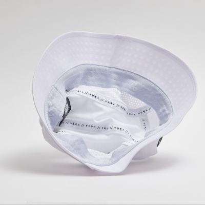 VÅGA FEATHER BUCKET HAT - WHITE / LIGHT GREY