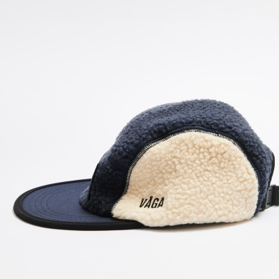 VÅGA TEDDY FLEECE CAP - NAVY / OFF-WHITE