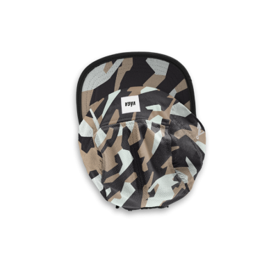 Mala ou capa camuflada com etiqueta WGA