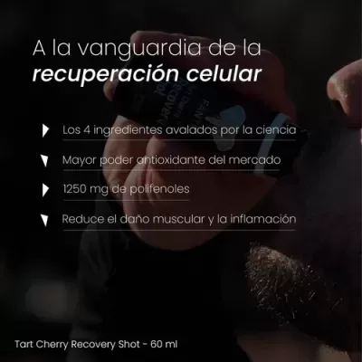 Garrafa preta pequena de suplemento Tart Cherry sendo segurada por um homem com barba