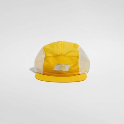 Boné amarelo com etiqueta VÅGA