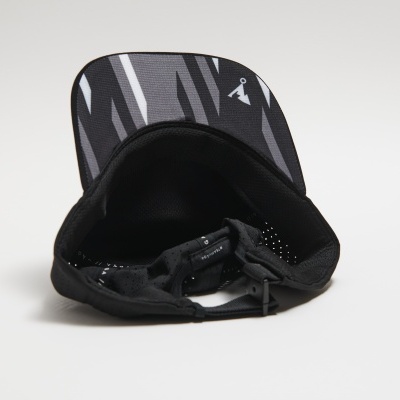 VÅGA TRUCKER CAP - BLACK / CHARCOAL GREY / WHITE