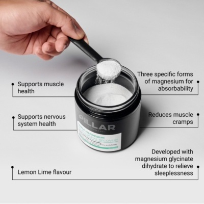 Frasco preto com pó branco e colher a levantar pó