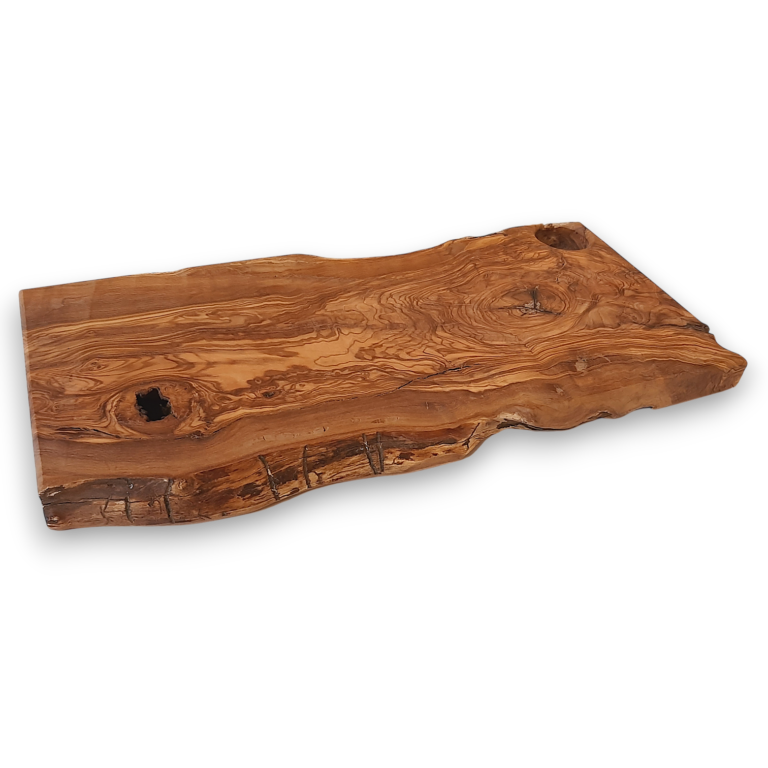 Tábua Irregular em Oliveira (36,5x17,5x2,5cm) Tábua de madeira natural com veios e nós visíveis sobre fundo preto