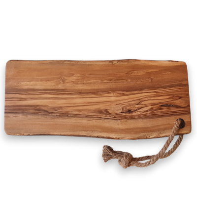 Tábua de cortar de madeira com corda rústica