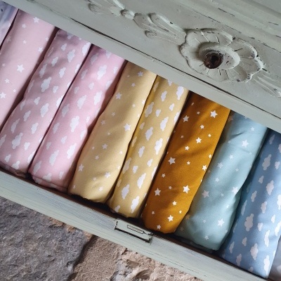 Capa muda fraldas nuvens e estrelas