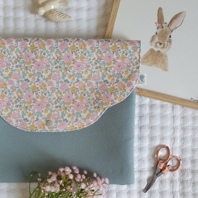 Bolsa roupa floral verde