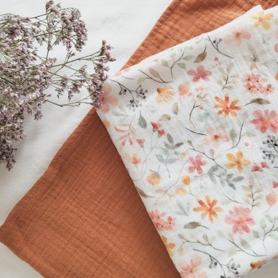 Musselina floral campestre rosa