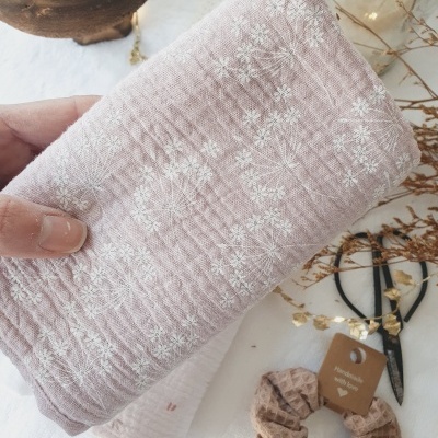 Musselina malva floral