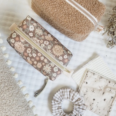 Necessaire box floral castanho