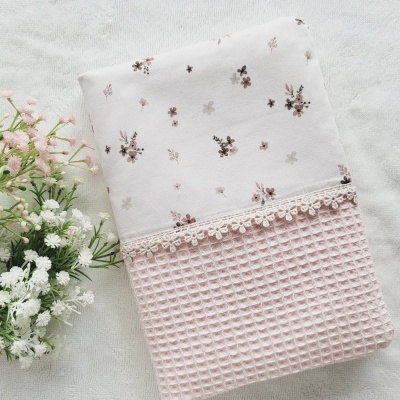 Bolsa para fraldas e toalhitas floral minimal bege