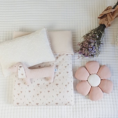 Almofada flor rosa velho e cru