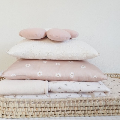 Almofadas rectangulares bordado inglês