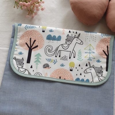 Muda fraldas portátil unicórnios