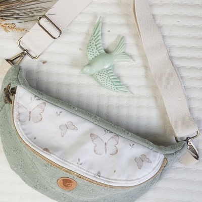 Bolsa cintura bordado inglês verde seco