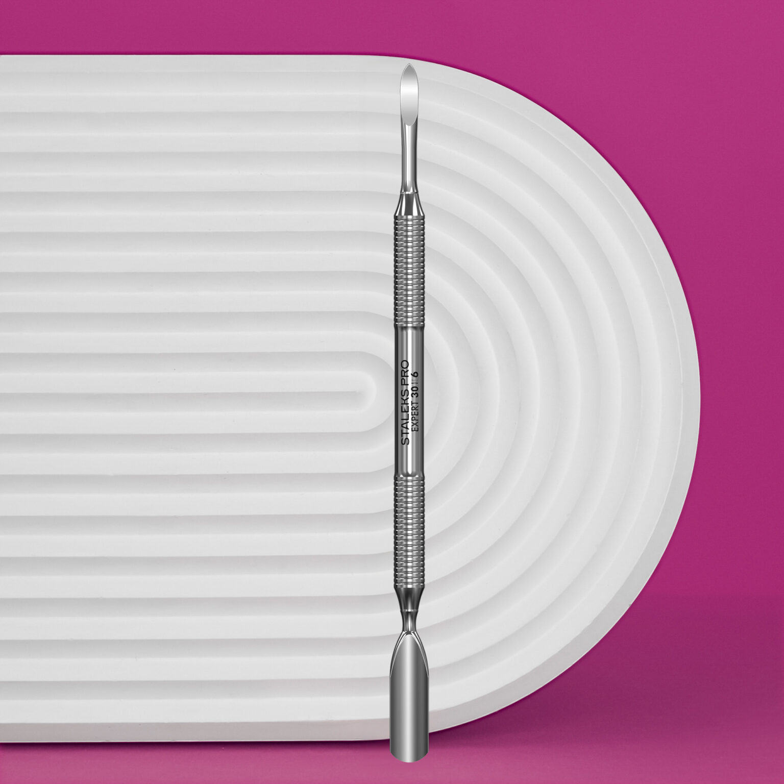 Empurrador de Cutículas Staleks Pro Expert 30 Tipo 6 – Ponta Larga Arredondada + Raspador tipo gancho Empurrador de Cutículas Staleks Pro Expert 30 Tipo 6 – Ponta Larga Arredondada + Raspador tipo gancho