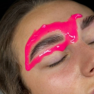 Lami Lashes – Máscara Calmante Pó Jelly Brow Barbie 20g