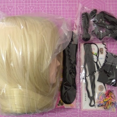 Cabeça de Manequim 60cm com 70% Cabelo Real com Suporte de Mesa + Acessórios