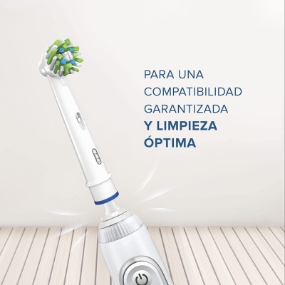 Kit Escova de Dentes Oral-B CrossAction + 8 Cabeças