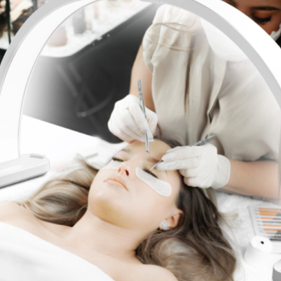 Candeeiro Meia-Lua Branco 76cm – 45W – 10 Níveis de Brilho com Suporte para Telemóvel