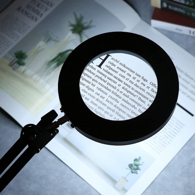 Lupa Led 8 Dioptrias Articulada de Mesa