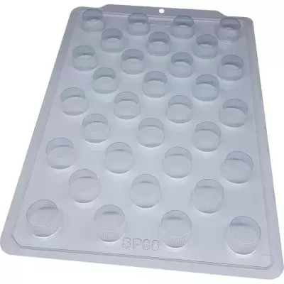 Molde transparente de plástico com cavidades circulares para chocolates