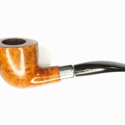 Cachimbo de fumar em madeira castanha clara com piteira preta curva e anel metálico