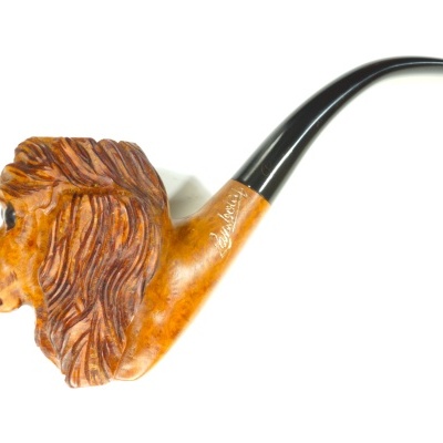 Cachimbo artístico com cabeça de leão entalhada em madeira e bocal preto