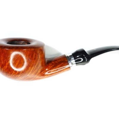 Cachimbo de madeira polido com bocal preto curvo e detalhe prateado