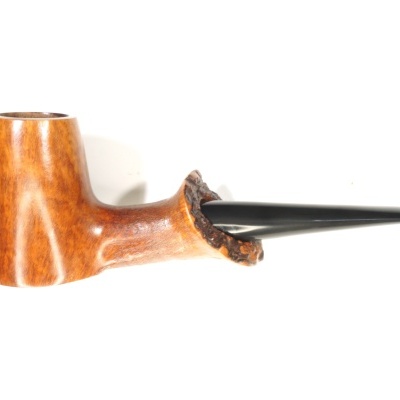 Cachimbo de fumar em madeira clara e filtro preto