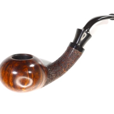 Piteira de tabaco em madeira castanha e boquilha preta curva