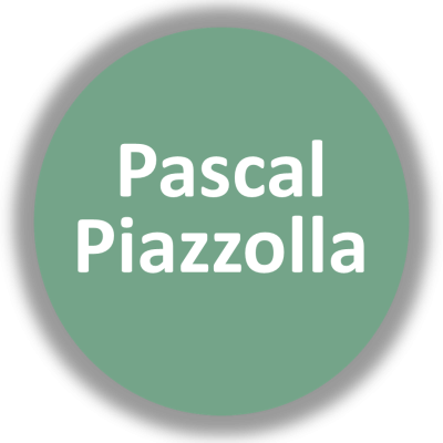 Círculo verde com texto branco 'Pascal Piazzolla'