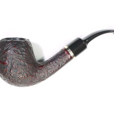 Cachimbo de fumar com corpo em madeira texturada castanha e bocal preto curvo