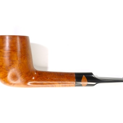 Cachimbo de tabaco em madeira castanha polida com bocal preto