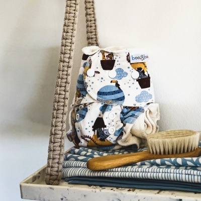 Prateleira com suspensão em macramé