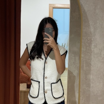 Colete Branco e Preto