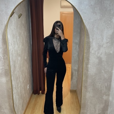 Macacão Preto de Veludo com Brilhos