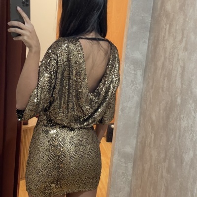 Vestido Dourado e Preto