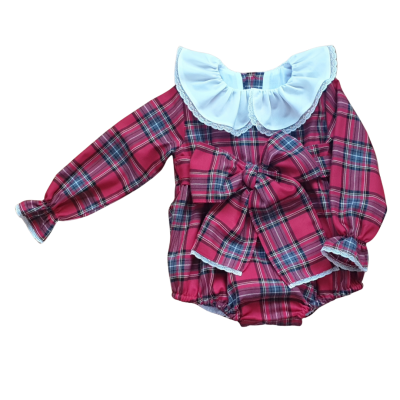 Macacão de bebé xadrez vermelho com gola branca e laço frontal
