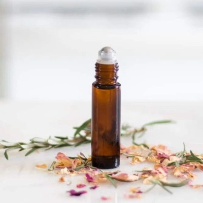Roll On com Óleos Essenciais: Bem-Estar em um Frasco