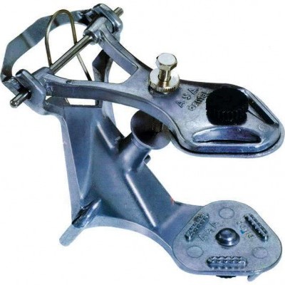 Instrumento médico metálico prateado com partes móveis e parafuso de ajuste