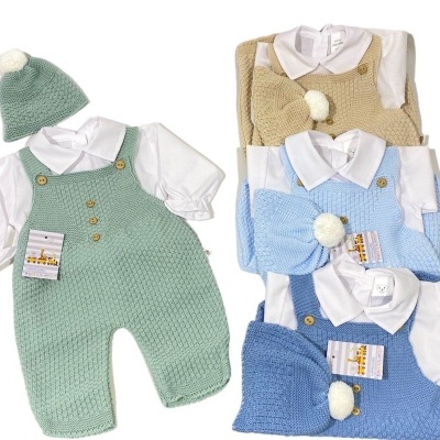 Jardineira algodão com blusa e gorro