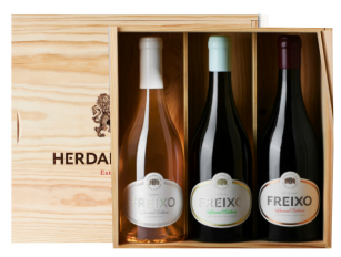 http://www.cantorias.pt/product/cx-3-freixo-special-edition-rose-riesling-e-petite-syrah