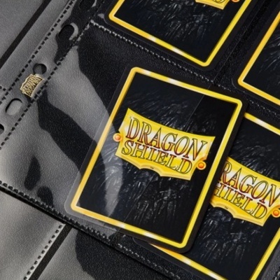 Folhas plásticas com cartas DRAGON SHIELD protegidas