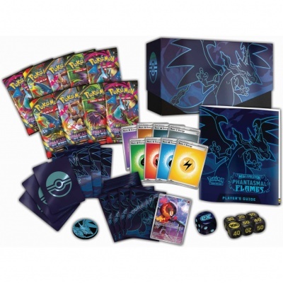 Conjunto de cartas e acessórios do jogo Pokemon Mega Evolution Phantasmal Flames com caixa azul escura e guia do jogador.