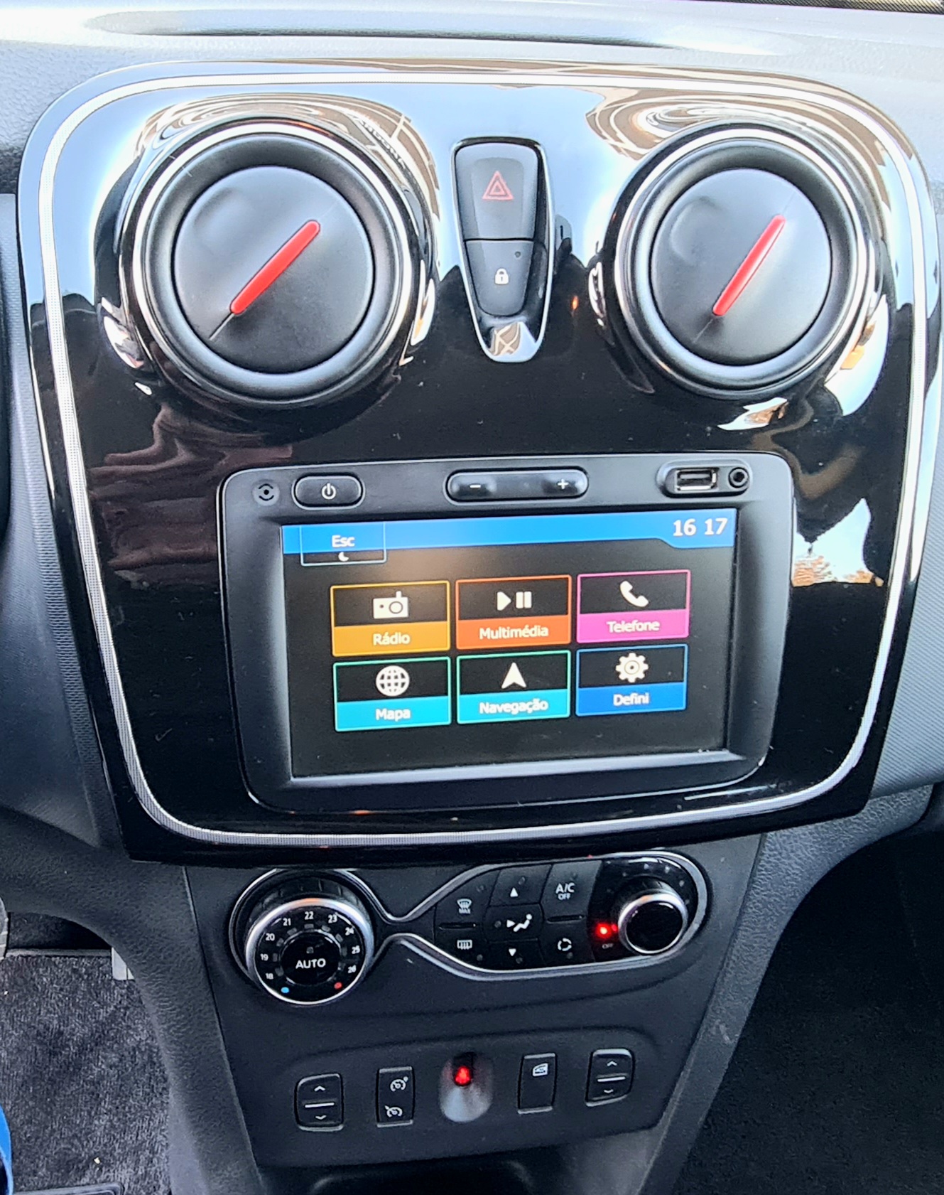 DACIA SANDERO STEPWAY 0.9 TCE DACIA SANDERO STEPWAY 0.9 TCE